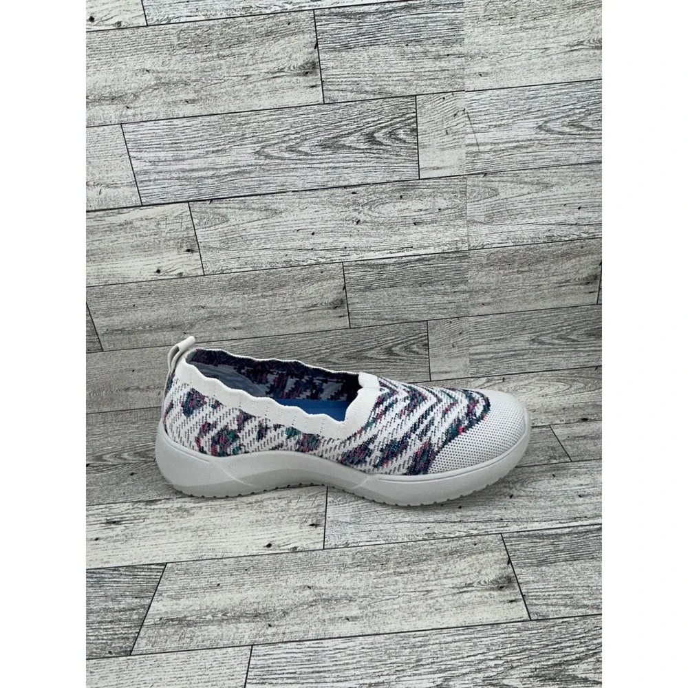 Skechers Relaxed Fit 158472‎ Women Size 7.5 White Multi Knit Slip On Sneakers